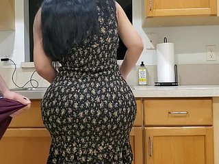 Big Ass Stepmom Fucks Her Stepson in der Küche Nach seiner Sehen Big Boner