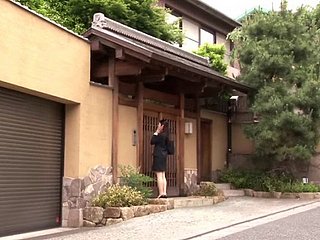 绑定和球塞住的亚洲女孩手指和性交