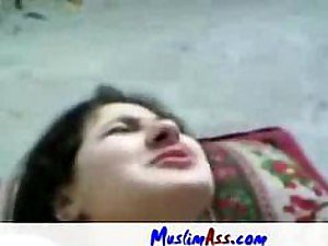 Adolescente peituda amador árabe Obtém seu bichano raspado fodido e Jizzed