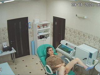 隠されたカムを経由して婦人科医のオフィスで女性のためのスパイ
