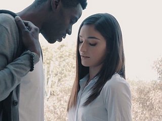 elfin amie Gumshoe de pâle Emily Willis est heureux à chaque fois qu'elle monte pasture BBC