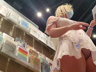 Cute comme ci upskirt