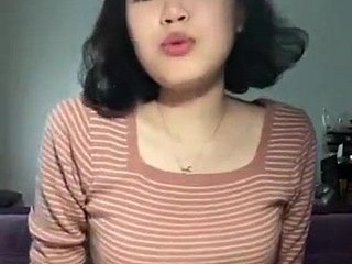لطيف الكورية فتاة اللمعان على الكاميرا