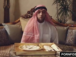 アラブの妻は彼女の夫によって罰せ