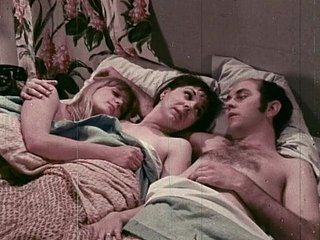 Мачеха учит секс ее девственная падчерица