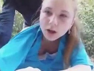 đĩ dễ thương nhận được fucked ngoài trời