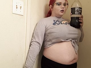 Redhead BBW içecek soda