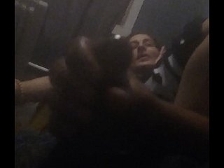 La condivisione divano con la moglie del fratello