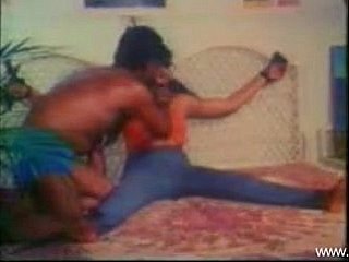 Mallu gebonden en in een film