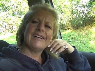 Naughty mature Robyn Ryder spreads her legs in the car to play