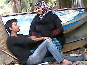 Bangladeshi Aunty here Young Beau
