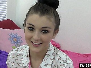 Dagfs - nervoso teen fa il porno per la prima volta