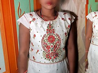 साली की धमाके दार चूदाई बीबी के जाने के बाद साली बोली जीजा आज जी भर के मेरी गाड़ मार लो बहुत दिन मेरी चूत प्यासी है हिंदी आवाज के साथ रियल