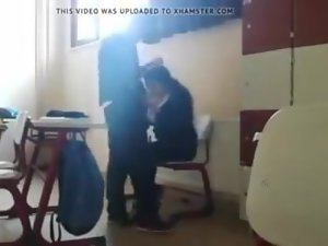sinifta sakso cekiyorトルコ