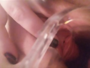 Đi tiểu trong âm hộ riêng với mỏ vịt