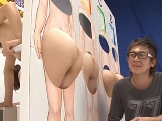 Kontestan memilih gadis lubang kemuliaan ke creampie