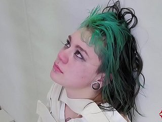 Adolescent assylum humilié se fait pomper le cul