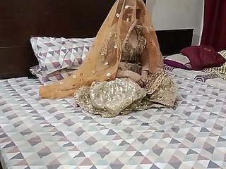 شادی کی رات میں جوڑے کے سخت جنسی تعلقات