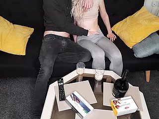 Zum ersten Mal Mating nach dem Datum mit einem ukrainischen Flüchtling