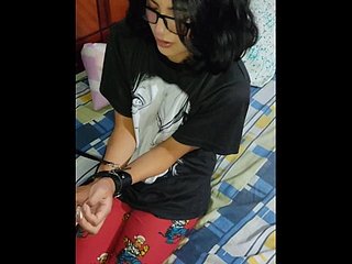 Surgawi Stepsister untuk bermain dan saya akhirnya mengikatnya untuk mencubanya di Elim Pussy yang lazat