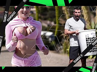 Teamskeet - Leidenschaftlicher Teenager more Strumpfhosenölen und hüpft ihren dicken saftigen Arsch auf dem riesigen Schwanz