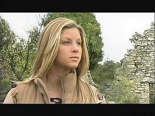 حیرت انگیز اچھی طرح سے سنہرے بالوں والی نوعمر نگلیاں