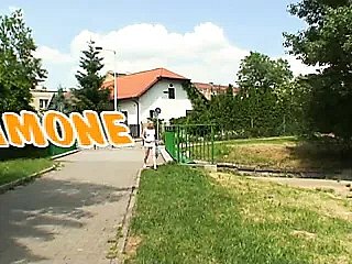 Un cagoule passionnant avec des filles excitées! (Film complet)