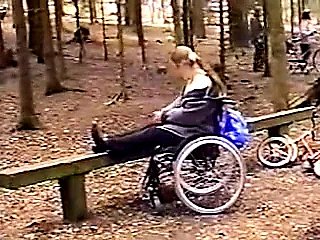 Gehandicapt meisje is nog steeds sexy.flv
