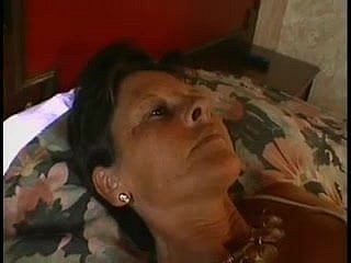 Berkahwin Granny & Lelaki yang lebih muda