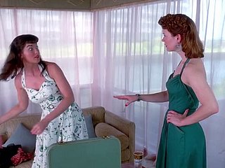 Gretchen Mol - The sniffles notoria página de Bettie
