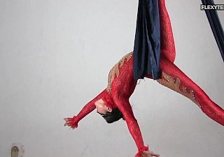 Flexibler nacktes Neonate Agnes Feher