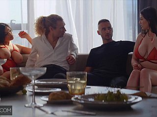 อาหารเย็นของเพื่อนกลายเป็นกลุ่มเพศสัมพันธ์กับการแลกเปลี่ยนสามี