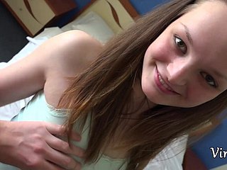 Unfriendliness studentessa del primo anno diventa intima touch disregard il suo grande fratello