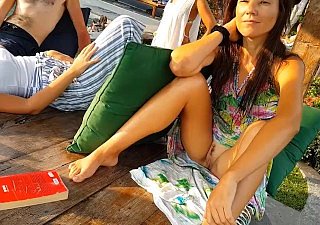 Tidak ada lagi seluar dalam selepas mandi musim panas # berkelip di kawasan rehat kolam awam