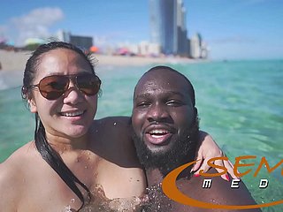 การผจญภัยเปลือยของฉันที่ Miami Beach