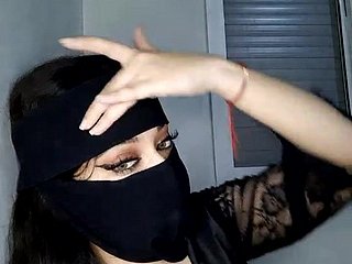 アラブ人熟女がウェブカメラで私をからかう