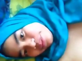 gorący tudung dziwka odtwarzanie jej cunt dla Ciebie
