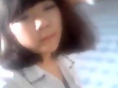 Perempuan korean berkelip