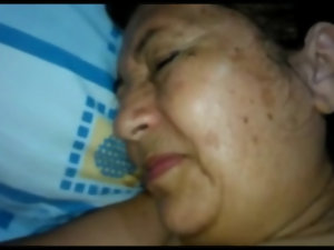Kolombiyalı nine pislik vazgeçer ama vurma alamaz