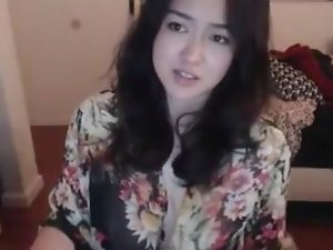 Curvy asiatica con grandi tette naturali