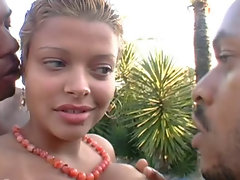 Kelly Brazylia Bani i fucks dwóch kogutów twarde