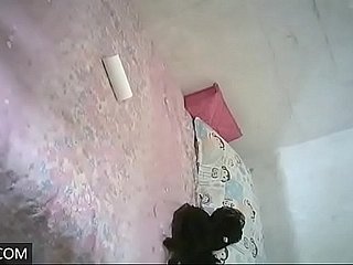 Ren Ge, yol kenarındaki kuaför, silah odası, yarı zamanlı işten ayrılan seks, cinsel organları tam olarak gelişmemiş hassas kız, Mandarin diyalogu