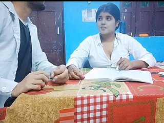 Minha professora é tão gostosa e sexy que eu tenho que foder minha professora peituda xxxsoniya