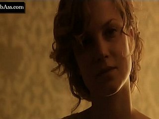 Sylvia Hoeks round Numbing ragazza e