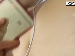 91炮神亲哥，找个很骚的顶级妹子口交，真的是爽到想跟他玩3P淫语自慰，亮点就是对话很淫秽。