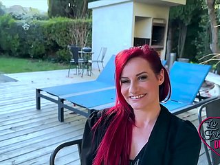 Sally, schöne Milf, entdeckt Analsex