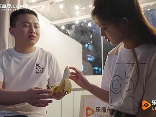 El medio audiovisual nacional LeBo, Let slip Spacy Fellow-countryman and Sister Banana, habla sobre Dong Xiaowan