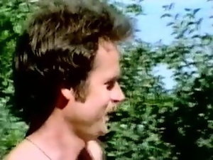 Doktor muda di Give one's eye-teeth for (1982)