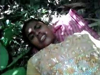 فتاة desi- مارس الجنس في جزء الغابات 2