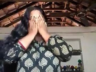 hot mallu aunty strippen toont sappige tieten